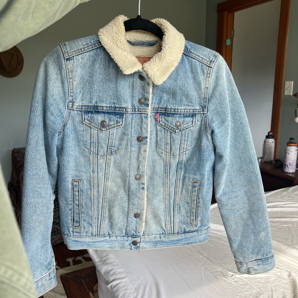 Levis Sherpa trucker jean jacket XS